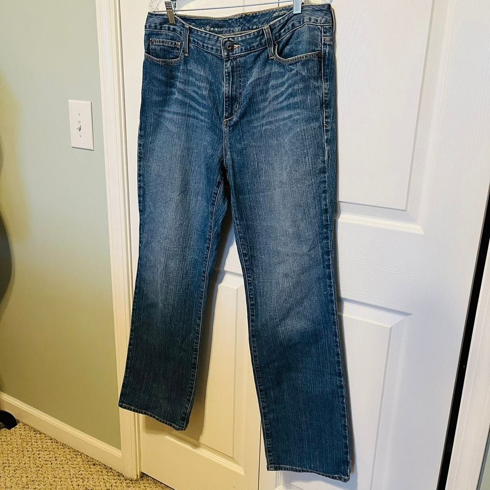 EDDIE BAUER NATURAL STRAIGHT JEAN 14R (14 regular). Ladies‎ jeans.